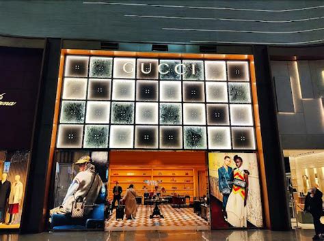 istanbul airport gucci
